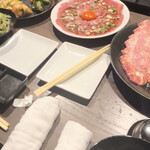 黒毛和牛焼肉 白か黒 - 