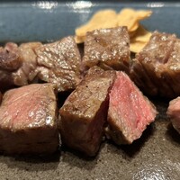 鉄板焼 桜 - 九州産牛ロース肉 ミディアムレアで