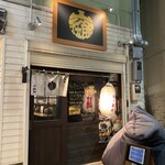 六伍郎 - ファサード。気付きにくいけど結構駅チカ。