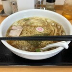 らーめんどんぐり - ワンタンめん（中）、950円。