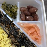 サミットストア - かしわめし(655kcal)