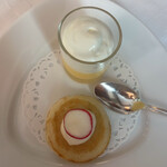 マダム・トキ - 一口でいけるパンケーキと白身魚のムース？がテンション上げてくれます