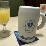 銀座スイス - リンゴジュースと陶器生ビール