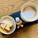 クロスロード - カフェ・ラテ　パウンドケーキも付いてた！