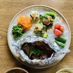 クロスロード - 本日のランチプレートセット　鶏肉とキノコの梅塩麹ホイル焼き