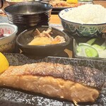 朝ごはん 午後ごはん ヤマイロ - 焼鮭に厚みがあります❗️