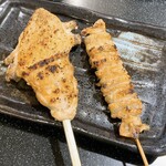 三酉屋 - 手羽先154円、かわ塩176円