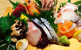 h Nihonshu Tengoku Onitaiji Sake To Sakana To Otoko To Onna - 目の前の市場から仕入れる魚は新鮮そのもの！