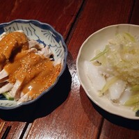 膳處漢ぽっちり - 蒸し鶏のゴマだれ　イカセロリ和え
