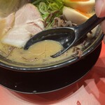 八代目 麺家 あくた川 - スープ　濃いめ多め