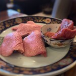 SATOブリアン さんごう - タン、リブロース、カイノミ(右)