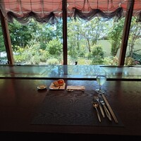 鉄板フレンチ キャトル・セゾン MORI - 前日こ電話予約で、ランチコースは
                    
                    D Déjeuner　9,600円
                    （厳選黒毛和牛フィレ肉と、鮑又は伊勢海老）
                    
                    を予約注文していた