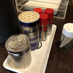 スカ醬本舗 - 注文カウンター脇の調味料