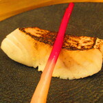 鮨処 凜 - 大将おまかせ　１５０００円（税込）　握り-６　マナガツオ　塩焼き　筆生姜と【２０２４年７月】