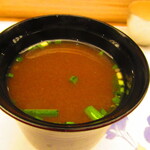 鮨処 凜 - 大将おまかせ　１５０００円（税込）　椀物　赤だし　網走のしじみ汁【２０２４年７月】