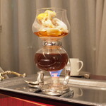 ASAHINA Gastronome - あか牛＆ヨークシャープディング　ローストしスライス、その頬肉のブレゼにフォアグラを乗せヨークシャープディングを添えて　コクのある赤ワインソース