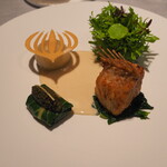 ASAHINA Gastronome - ドーバー・ソール＆シャンパーニュ　骨付きでムニエルにし小玉ねぎのファルシ、フレッシュキャビアと共にソースシャンパーニュ