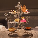 ASAHINA Gastronome - ビーツのメレンゲとカラスミ、サーモンマリネ・タピオカのチュイル、ジャガイモのクロワッサン