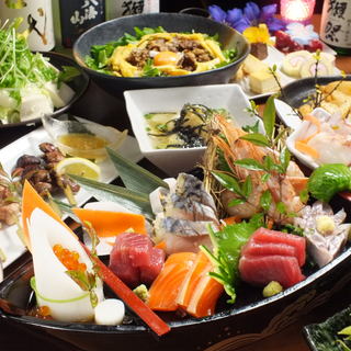Banquet courses range from 2,480 yen to courses with a luxurious boat-shaped platter.