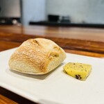馳走西健一 - フランスから取り寄せた、パンと海藻が練り込んであるバター