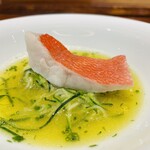 馳走西健一 - •神経〆の金目鯛
      →ズッキーニを素麺のように切ってあり、サフランとハーブで味付け