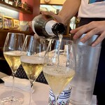 カラ カルメン - 美しくきめ細かい泡立ち、爽やかなカヴァ、とっても気に入りました♪”(*>∀<)_∀*”