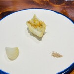 馳走西健一 - エボダイのフリット
      →ペコロス、椎茸のお塩を添えて