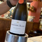 カラ カルメン - Cava Raventos i Blanc Blanc de blanc（¥6,000税込）
      とっても細かくて綺麗な泡立ち、雑味をまったく感じなくてとってもクリーンで清々しい一本♪