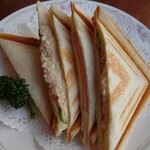 カフェ＆レストラン談話室 ニュートーキョー - ホットサンド(ハム&チーズ、ツナ&キューリ)