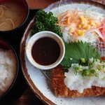 カフェ＆レストラン談話室 ニュートーキョー - 三元豚のロースカツ定食(和風おろしソース)