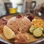 ビジ - カピ飯(タイ風海老味噌混ぜごはん)