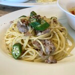 リトルネスト - サルシッチャとオクラのペペロンチーノ