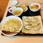 来々軒 - 料理写真:炒飯と餃子のセット