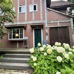 カフェ・ル・プティ・ニ・トロワ - 店舗正面