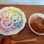 カフェと迷ってラーメン屋 - 六色の野菜つけ麺