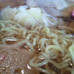 お食事処 藤苑 - 醤油ラーメン、麺アップ