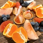 aru - 13. 桃とあんずのタルト、蒲郡みかん、桃、ブルーベリー、ピンクグレープフルーツ