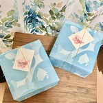 ベルン - 夏季限定は可愛いブルーの包装紙が用意されています！