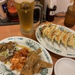 日高屋 - 料理写真:三品盛りと餃子6個。これだけで生×3杯!