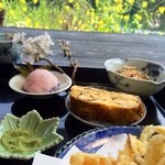 工房わらべ - 景色を楽しみながらお食事します♪