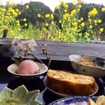 工房わらべ - 厚焼き玉子と桜餅。