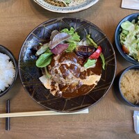 グリル ア ターブル - 煮込みハンバーグランチ1400円。すごくバランスの取れたランチでした