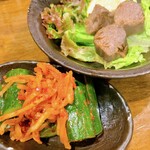 炭火焼肉 やまもと - ニコタンとキムチ