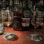 バー・バーンズ - ウイスキーをハーフで飲み比べ