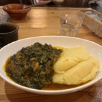 カラバッシュ - キャッサバリーヴス・ステュ（フフは雑穀）