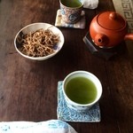 工房わらべ - 最初に案内してもらった室内の席。