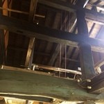 工房わらべ - 室内は天井が高いです。