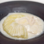 レストラン オオツ - 2024.7 イバラキング（メロン）果肉 胡桃のブランマンジェ イバラキングのスープ