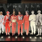 Mauto Caffè - モノクロ写真左から James (Jim) Clark 、Jackie Stewart、John Norman Surtees