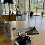 Mauto Caffè - 缶入りの水とリストレット